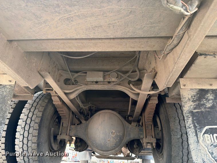image for item FB5033 2001 International 4900 utility / service truck
