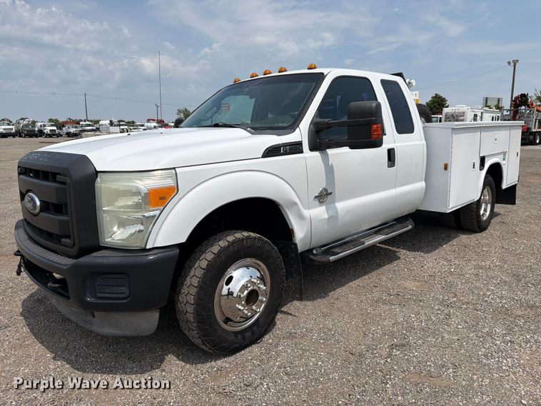 2011 Ford F350 Super Duty Ext. Cab utility bed pickup truck