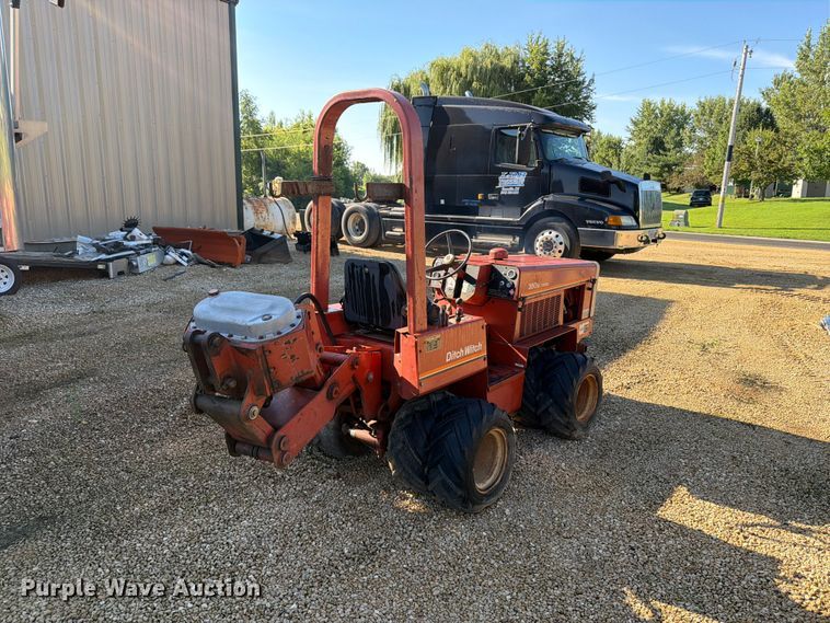 image for item FB5873 Ditch Witch 350SX cable plow