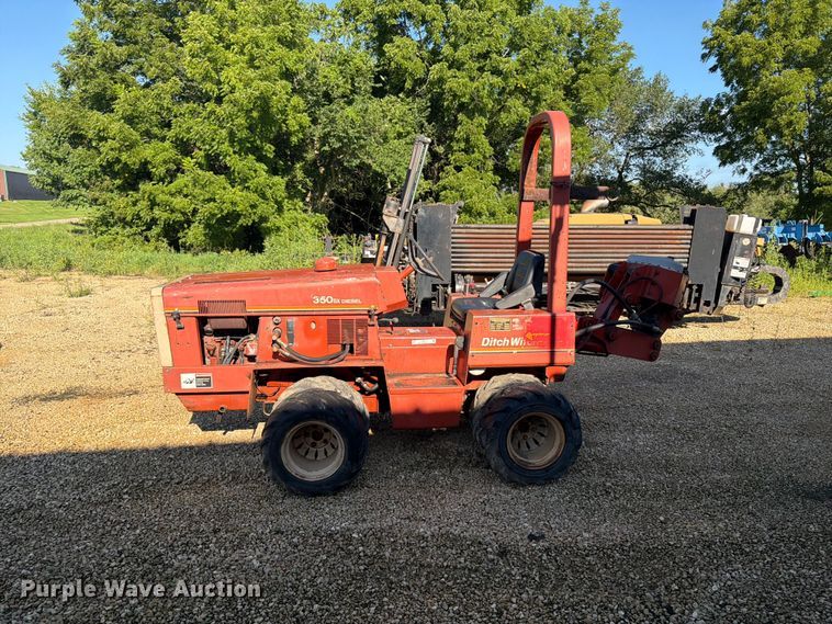 image for item FB5873 Ditch Witch 350SX cable plow