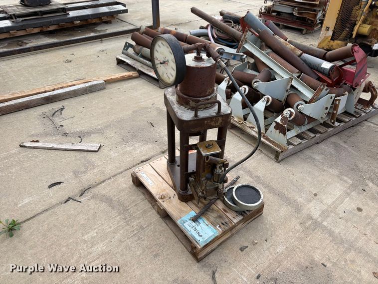 image for item FB5880 Concrete cylinder tester