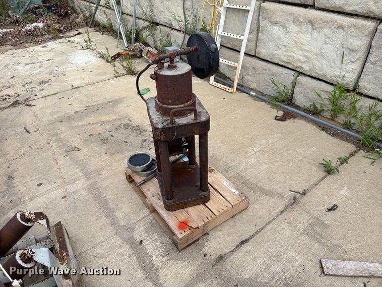 image for item FB5880 Concrete cylinder tester