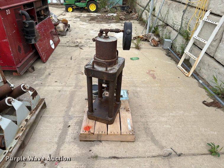 image for item FB5880 Concrete cylinder tester