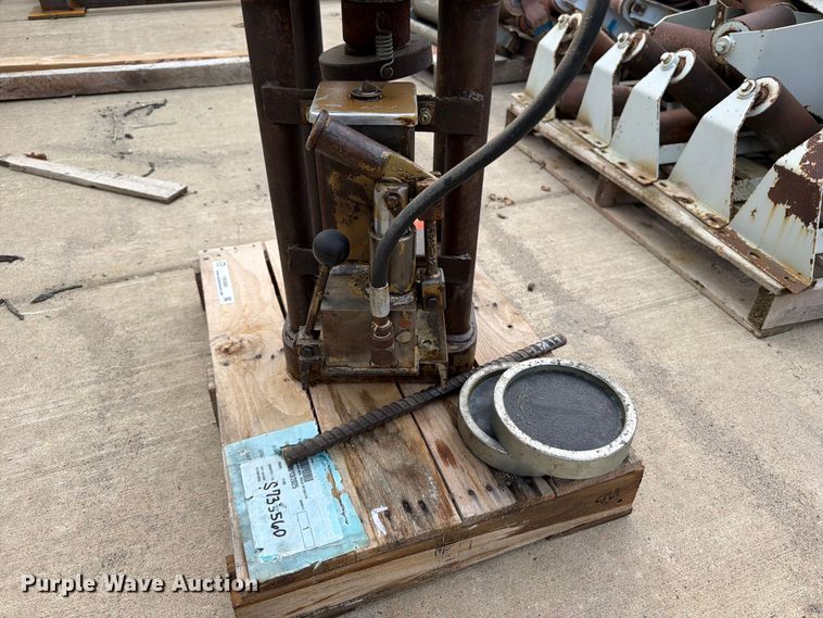image for item FB5880 Concrete cylinder tester
