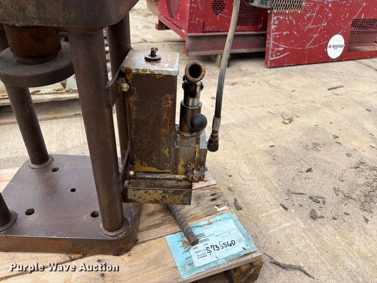 image for item FB5880 Concrete cylinder tester