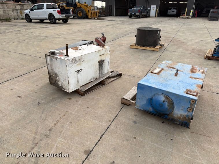 image for item FB5890 (3) tanks