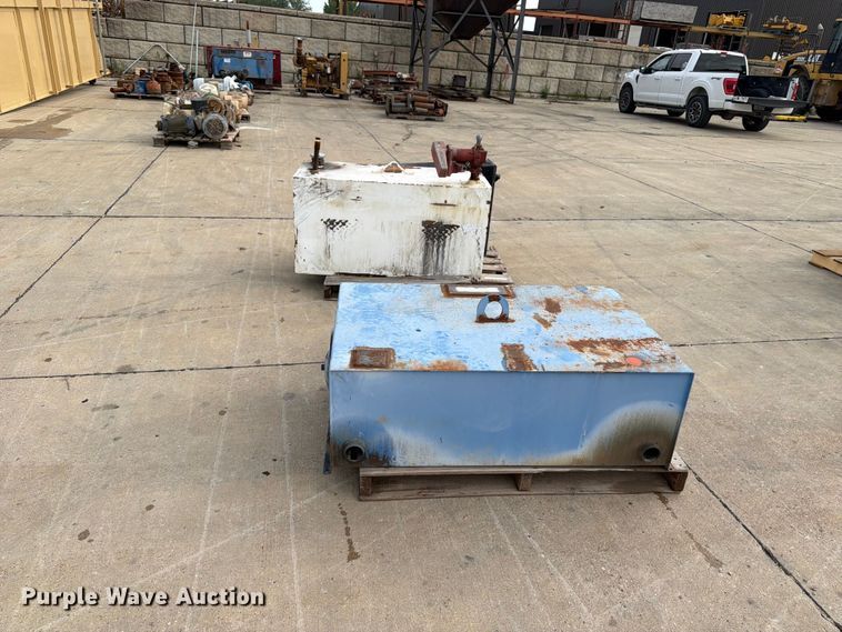 image for item FB5890 (3) tanks