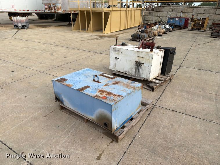 image for item FB5890 (3) tanks