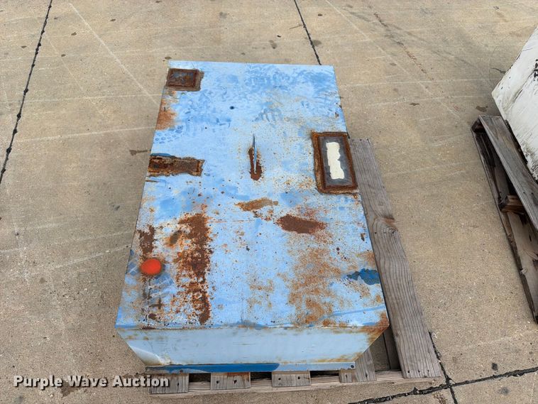 image for item FB5890 (3) tanks