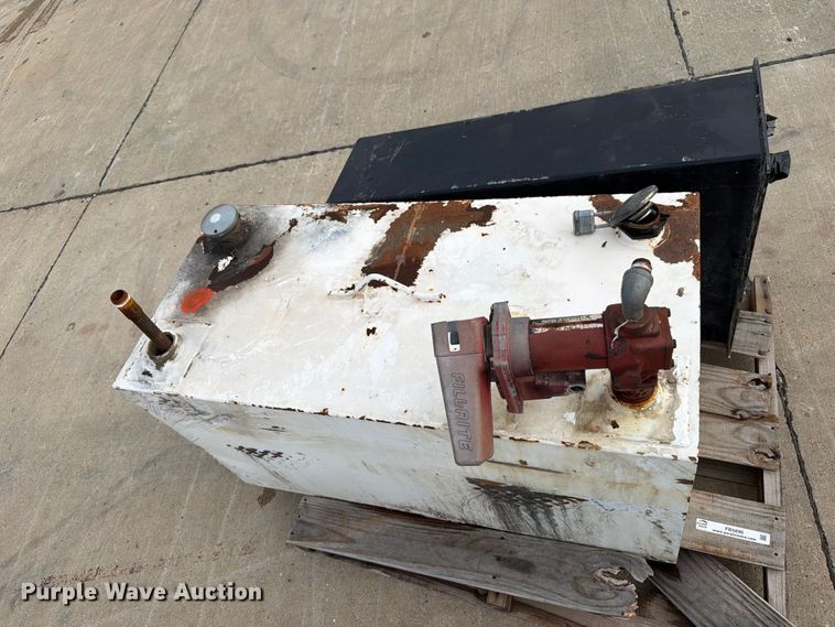 image for item FB5890 (3) tanks
