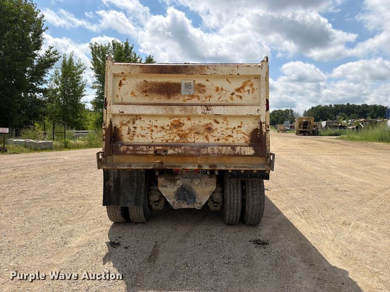 image for item FB5907 1995 Mack RD688S dump truck