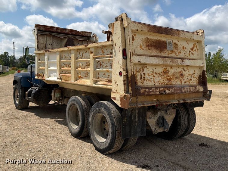 image for item FB5907 1995 Mack RD688S dump truck