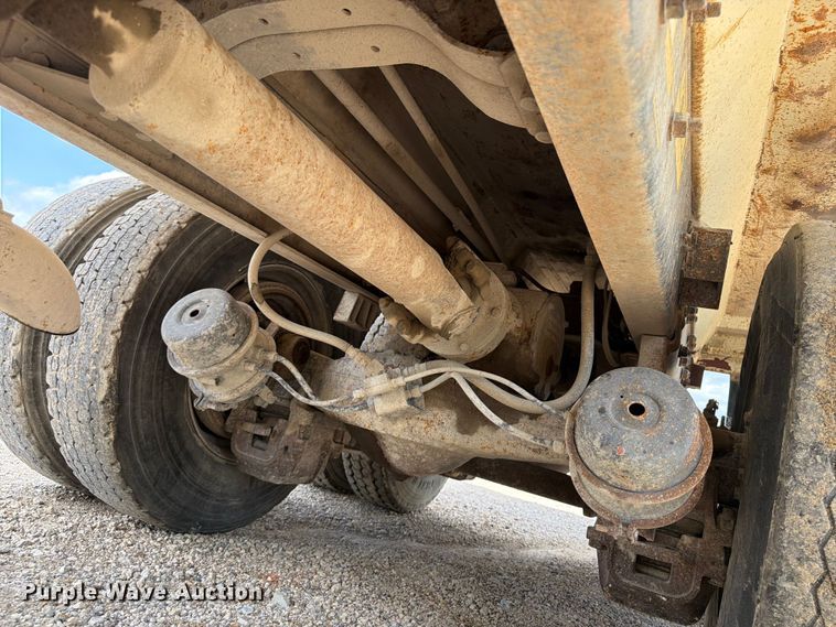 image for item FB5907 1995 Mack RD688S dump truck