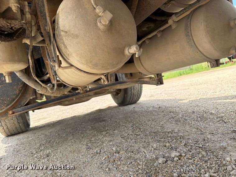 image for item FB5907 1995 Mack RD688S dump truck
