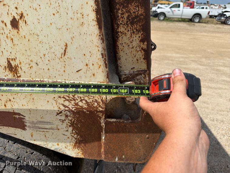 image for item FB5907 1995 Mack RD688S dump truck