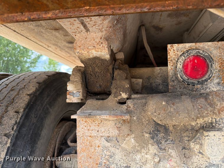 image for item FB5907 1995 Mack RD688S dump truck