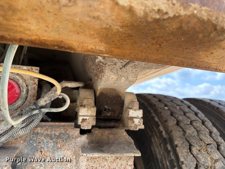 image for item FB5907 1995 Mack RD688S dump truck