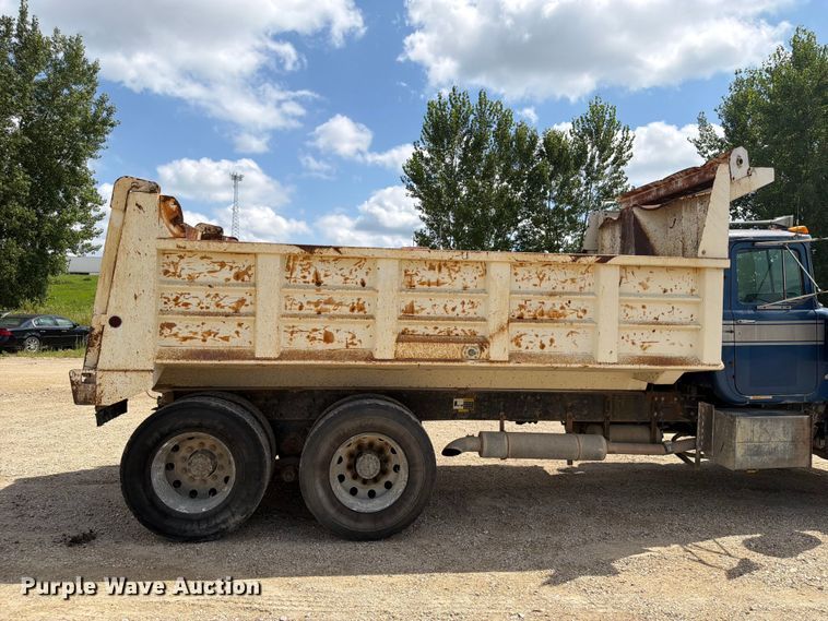 image for item FB5907 1995 Mack RD688S dump truck