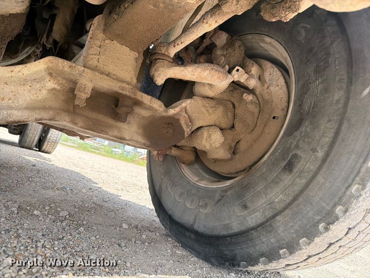 image for item FB5907 1995 Mack RD688S dump truck