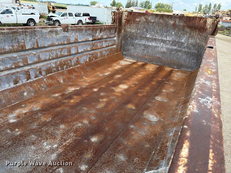 image for item FB5907 1995 Mack RD688S dump truck