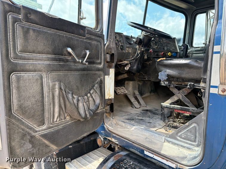 image for item FB5907 1995 Mack RD688S dump truck