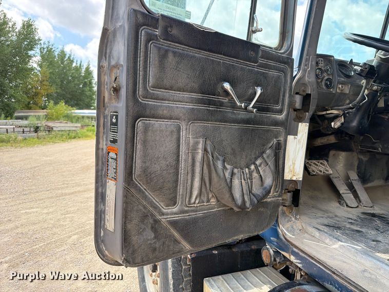 image for item FB5907 1995 Mack RD688S dump truck