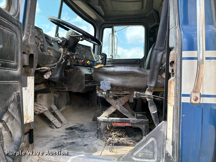 image for item FB5907 1995 Mack RD688S dump truck