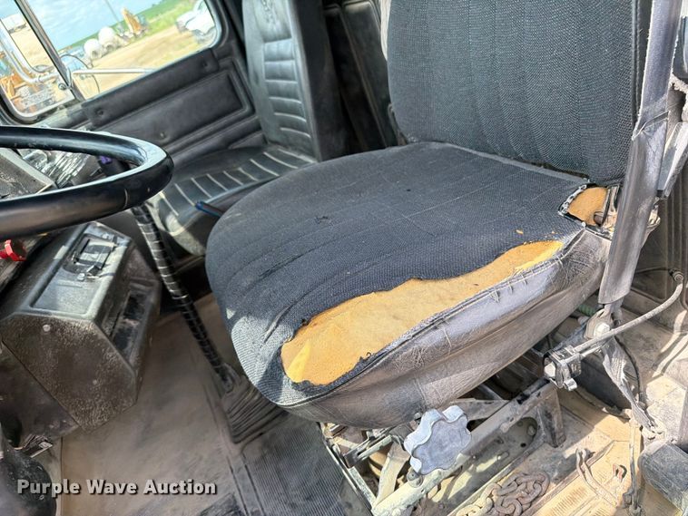 image for item FB5907 1995 Mack RD688S dump truck