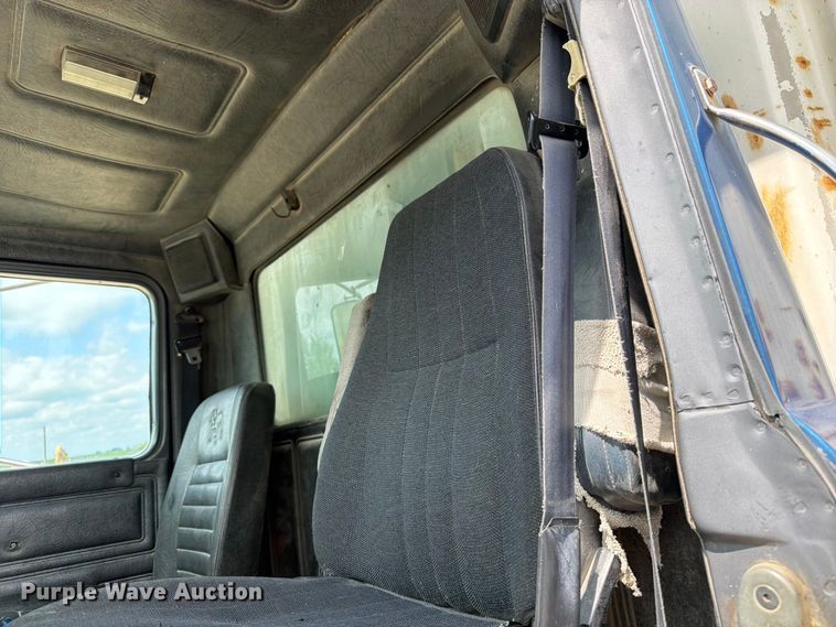image for item FB5907 1995 Mack RD688S dump truck