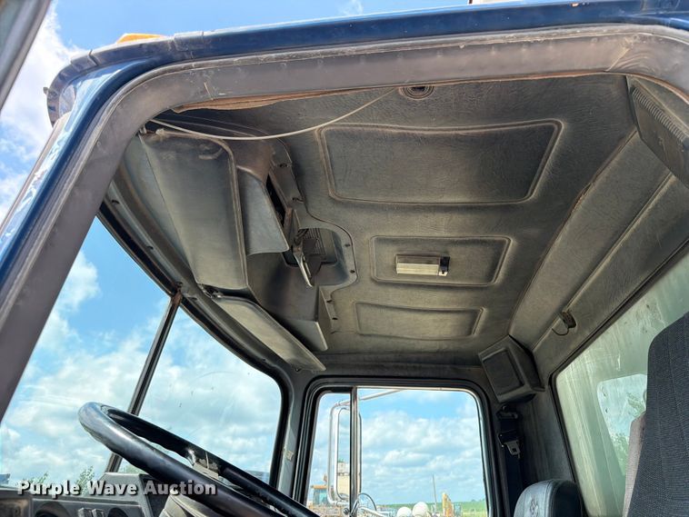 image for item FB5907 1995 Mack RD688S dump truck