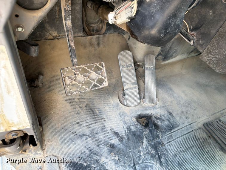image for item FB5907 1995 Mack RD688S dump truck