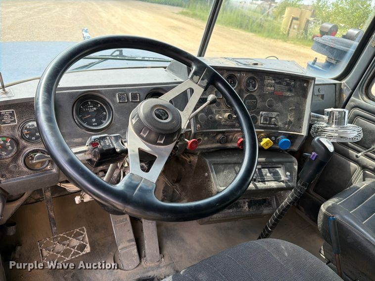 image for item FB5907 1995 Mack RD688S dump truck