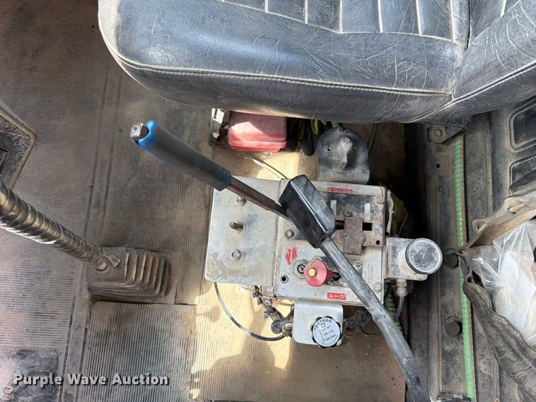 image for item FB5907 1995 Mack RD688S dump truck