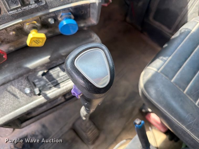 image for item FB5907 1995 Mack RD688S dump truck