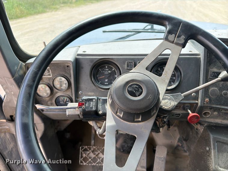 image for item FB5907 1995 Mack RD688S dump truck