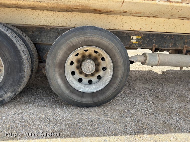image for item FB5907 1995 Mack RD688S dump truck