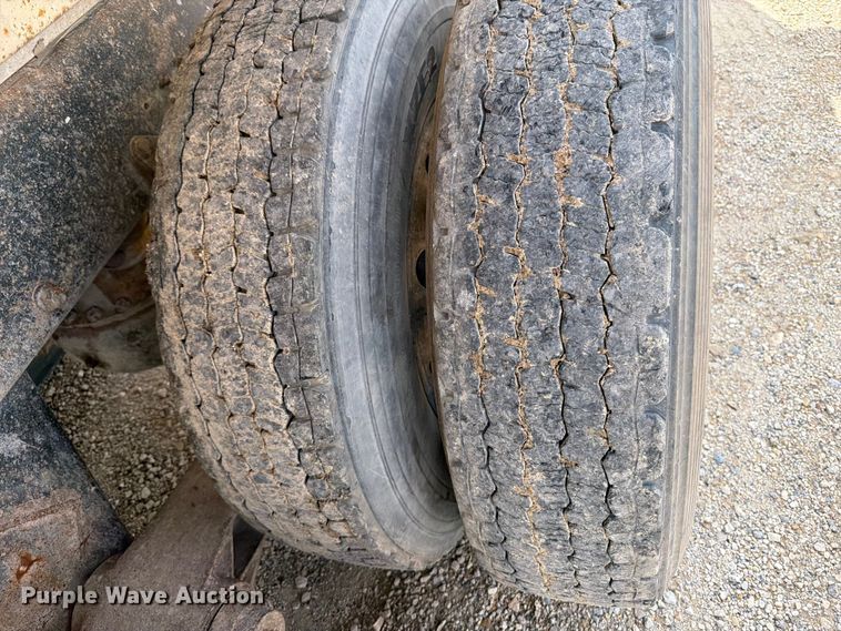 image for item FB5907 1995 Mack RD688S dump truck