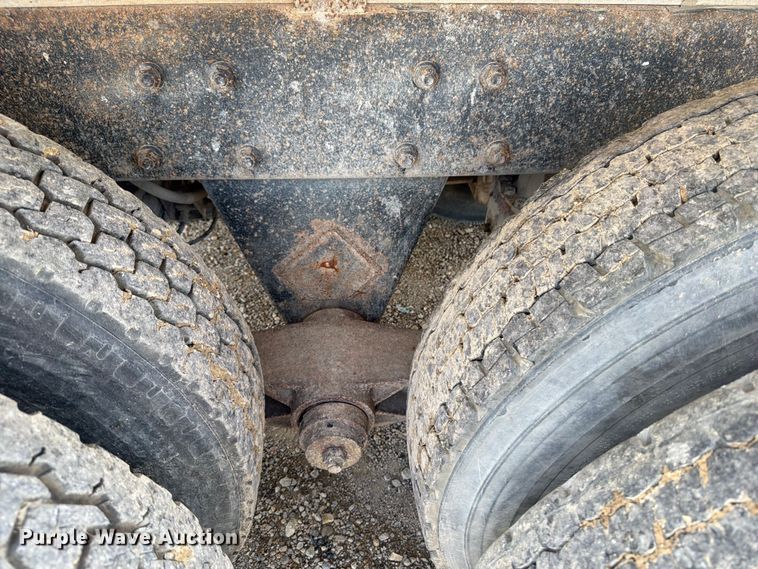 image for item FB5907 1995 Mack RD688S dump truck