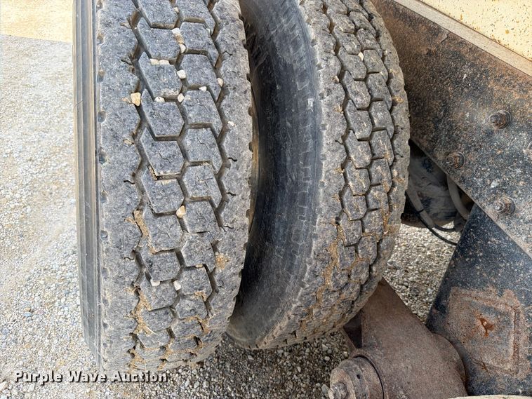 image for item FB5907 1995 Mack RD688S dump truck