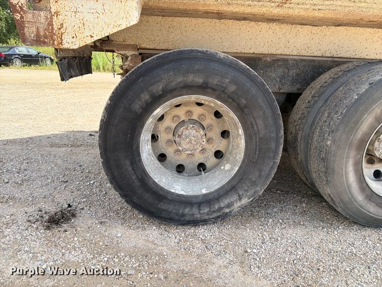 image for item FB5907 1995 Mack RD688S dump truck
