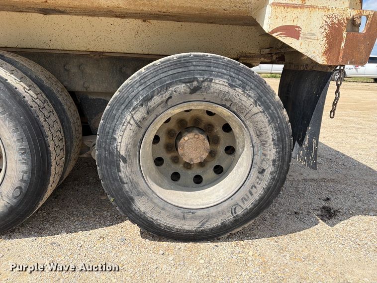 image for item FB5907 1995 Mack RD688S dump truck