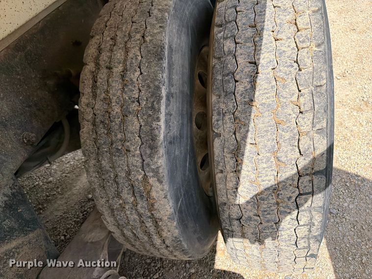 image for item FB5907 1995 Mack RD688S dump truck