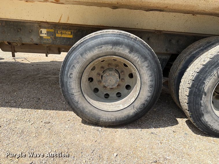 image for item FB5907 1995 Mack RD688S dump truck