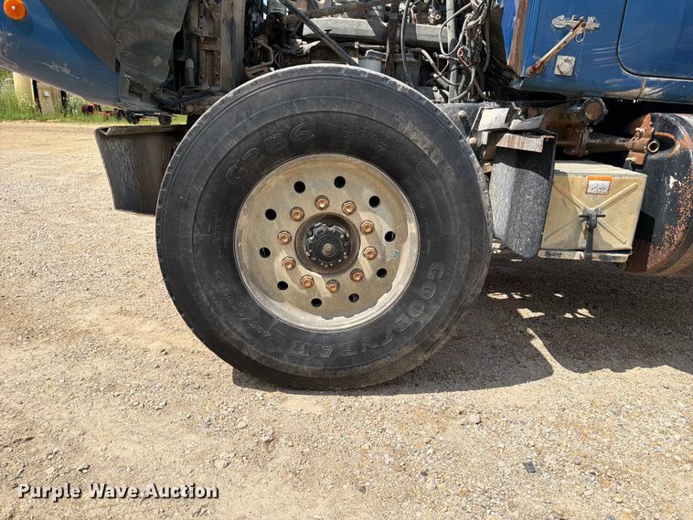 image for item FB5907 1995 Mack RD688S dump truck