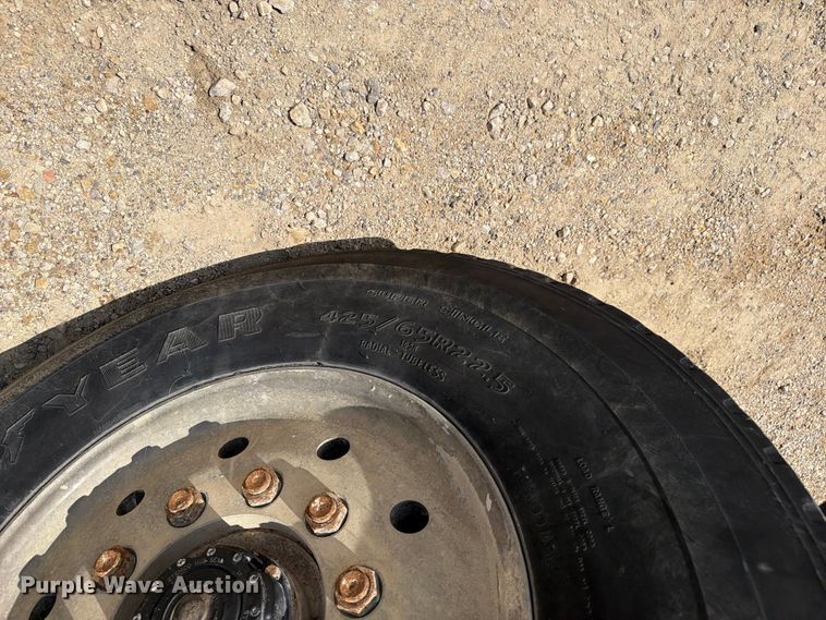 image for item FB5907 1995 Mack RD688S dump truck