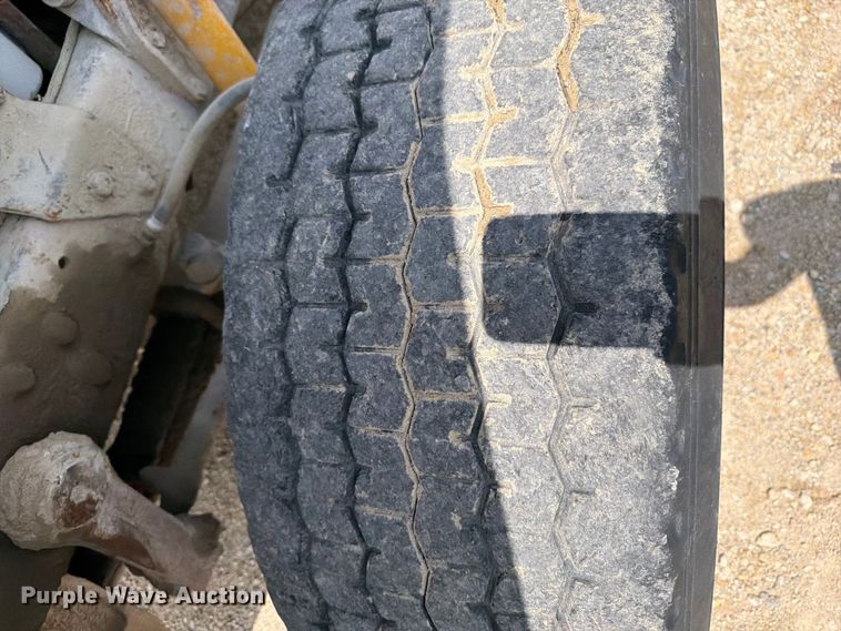 image for item FB5907 1995 Mack RD688S dump truck