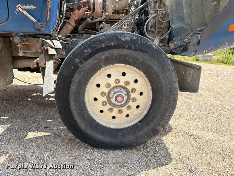 image for item FB5907 1995 Mack RD688S dump truck