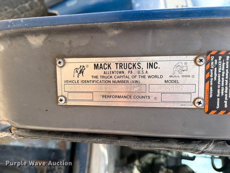 image for item FB5907 1995 Mack RD688S dump truck