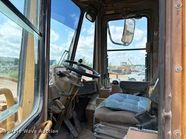 image for item FB5909 1992 Caterpillar 950F wheel loader