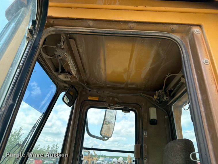 image for item FB5909 1992 Caterpillar 950F wheel loader